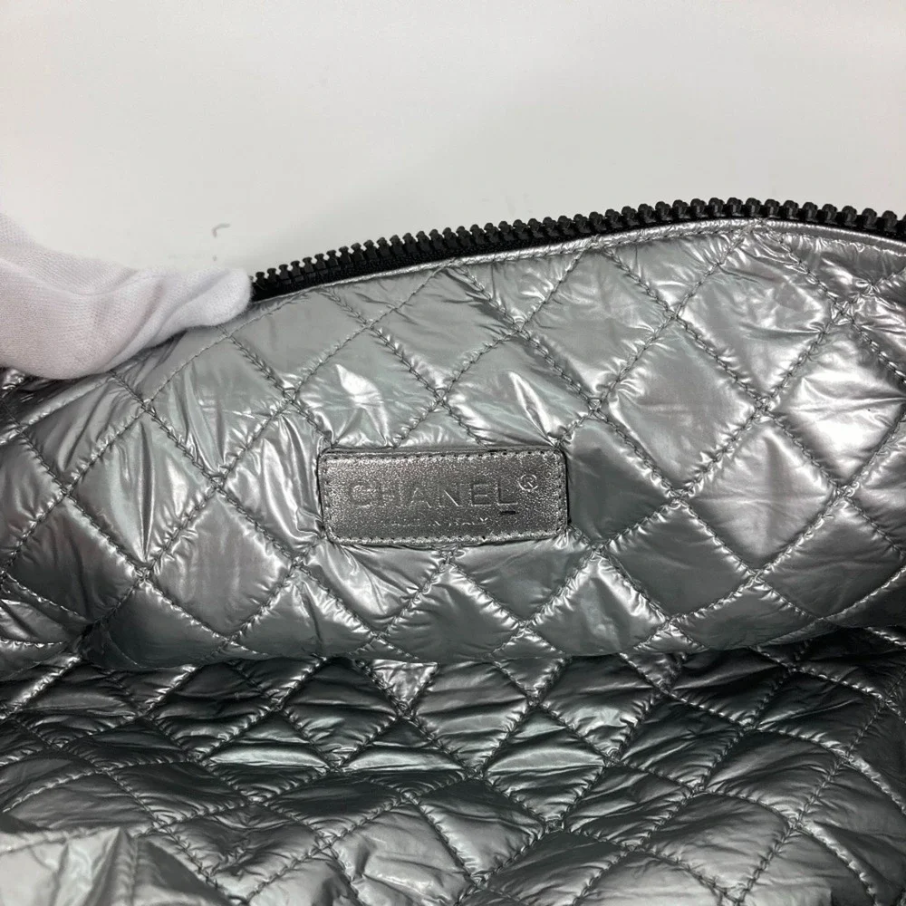 CHANEL White Shoulder Bag - Picture 14 of 16